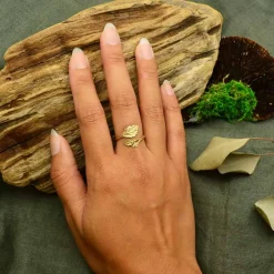 Bronzen ring bladeren