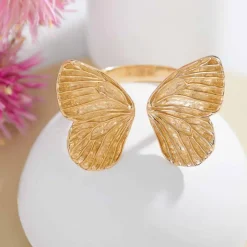 Bronzen ring vlindervleugels