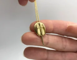 Gold filled halsketting met bronzen degenkrab