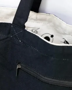 Schoudertas "Science is magic that works"