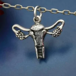 Zilveren halsketting baarmoeder