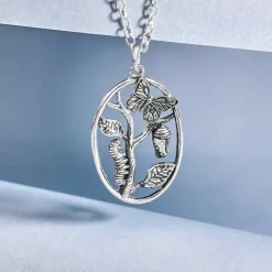 Zilveren halsketting metamorfose rups tot vlinder