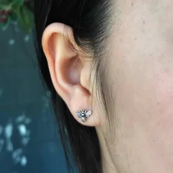 Zilveren oorbellen bijen