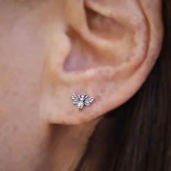 Zilveren oorbellen bijen