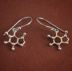 Zilveren oorbellen cafeïnemolecule