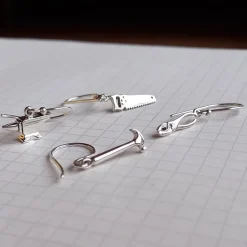 Zilveren oorbellen gereedschap (tang)