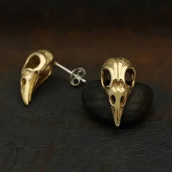 Zilveren oorbellen met bronzen ravenschedel