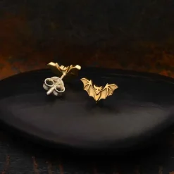 Zilveren oorbellen met bronzen vleermuis