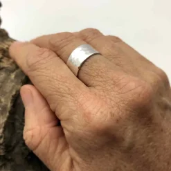 Zilveren ring "hammertime" (breed)