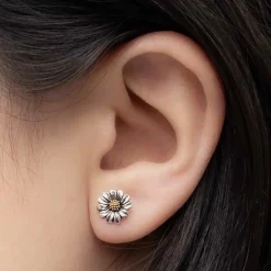 Zilveren/bronzen oorbellen madeliefje (studs)